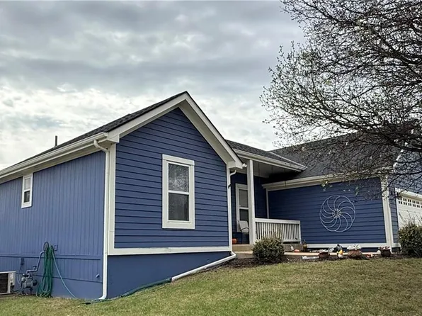 409 S Pumpkin Ridge Cir, Gardner, KS 66030