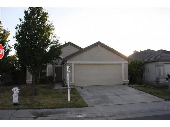 8768 Redwood Grove Way photo 1