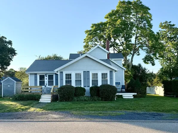 4 Wharf Ln, Kingston, MA 02364