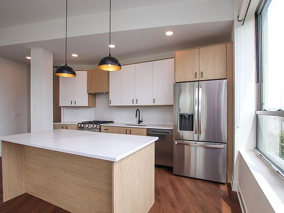 4th image of 1001 N Milwaukee Ave Ste 201
