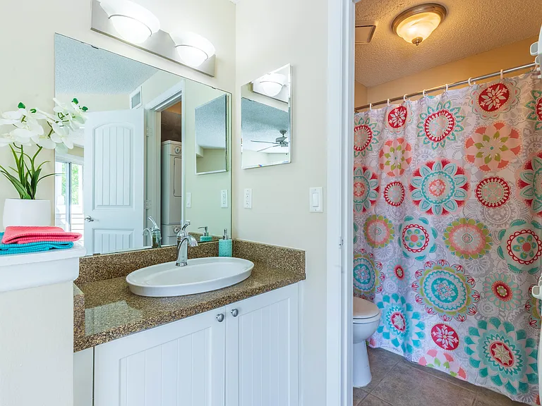 Palm Cove Apartments — Photo 13