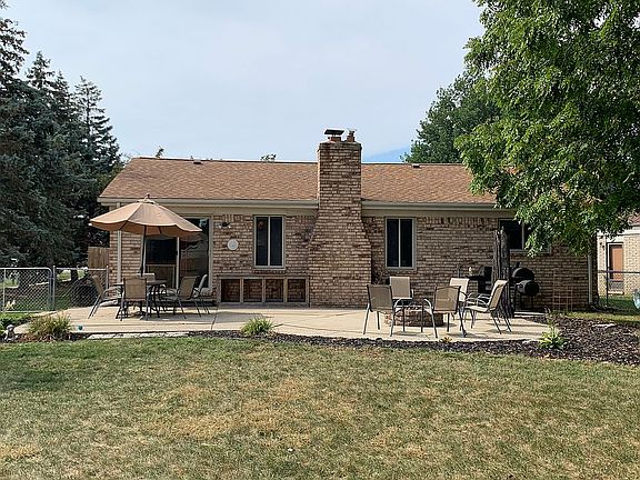 3rd image of 43008 Heron Ct