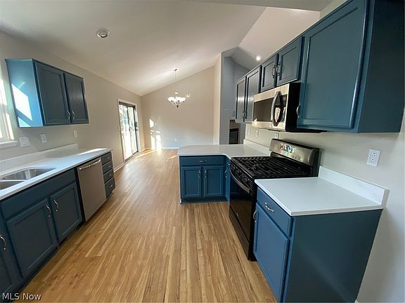 3rd image of 2251 Graybill Rd