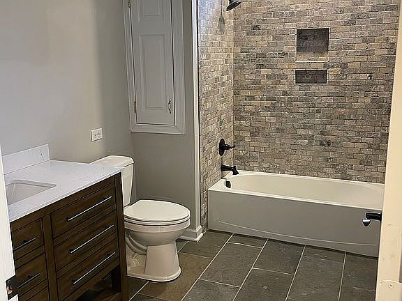 3rd image of 1717 Park Pl