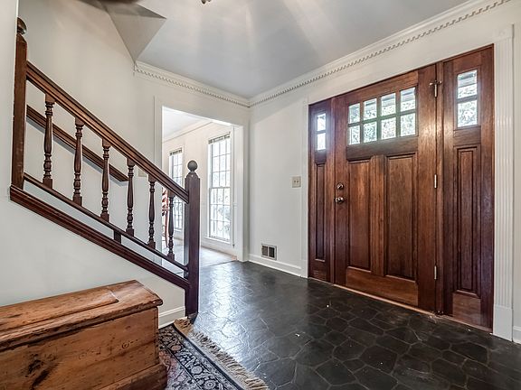 3rd image of 4758 Emily Dr