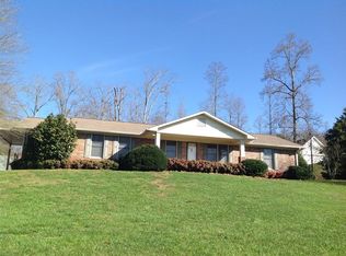 44 Woodlawn Dr, Cleveland, GA 30528