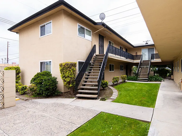 2121 W Lambert Rd — Photo 10