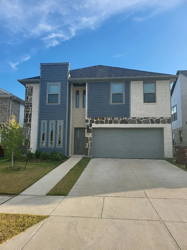 4 bed, 2788 sqft, $2,695 — Photo 1