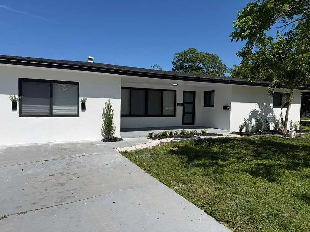 2 bed, 1.0 bath, 1300 sqft, $2,500 — Photo 2