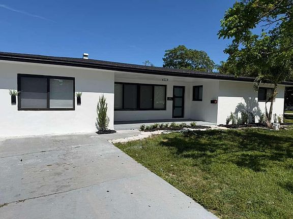 2nd image of 160 SE 15th Ave Unit B