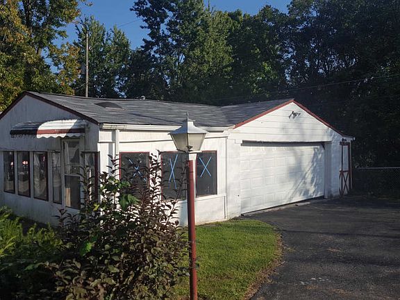 4th image of 1647 Duxberry Ave