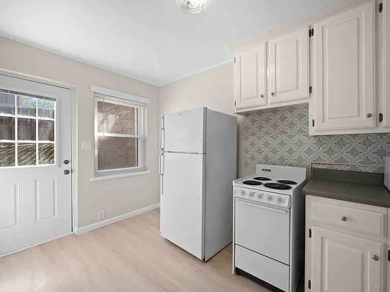 521 Hawkins Rd — Photo 8