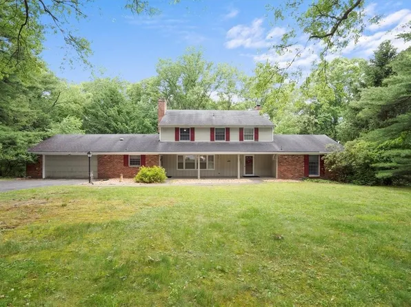 311 Hallsborough Dr, Pittsburgh, PA 15238