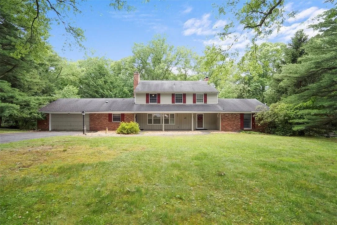 311 Hallsborough Dr photo 1