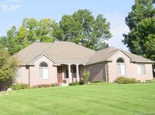 11259 Tyrone Trl, Fenton, MI 48430