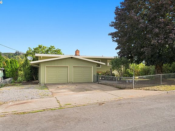 3rd image of 2925 E 1st Ave