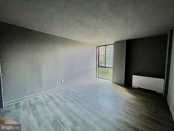 5th image of 2300 Pimmit Dr APT 402