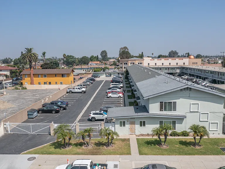 10015 Alondra Blvd — Photo 22