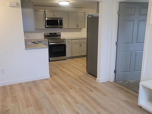 2nd image of 939 Craven Ave