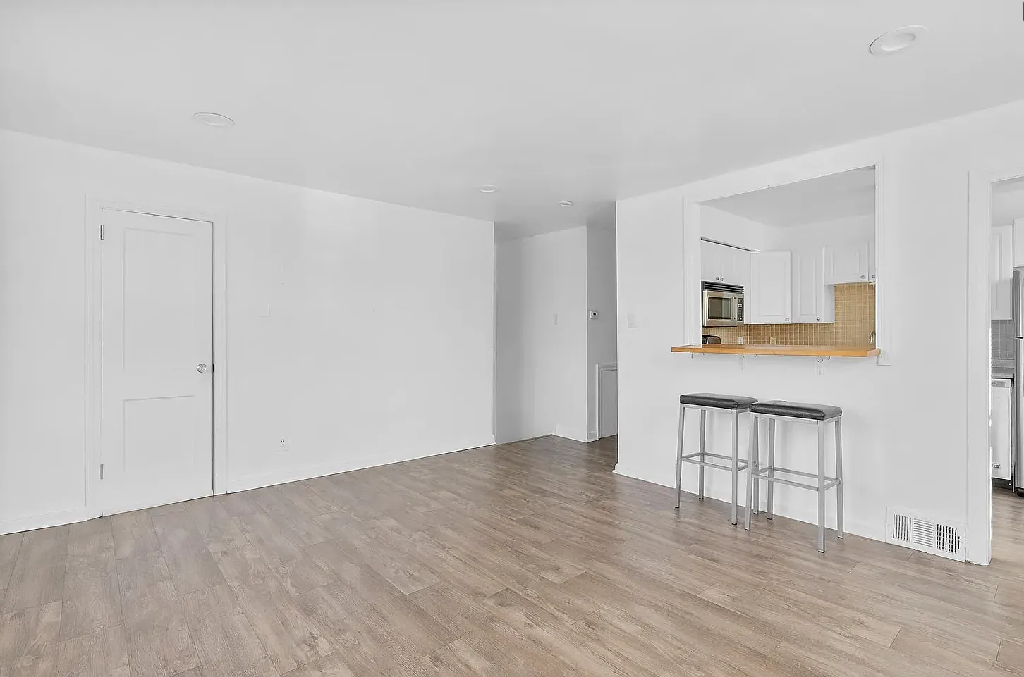2 bed, 600 sqft, $1,699 — Photo 2