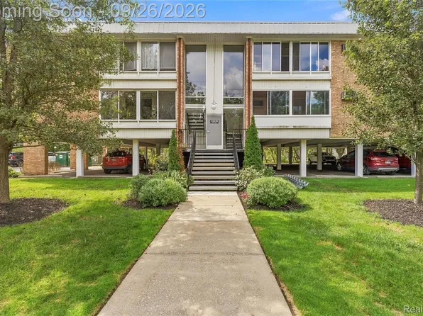 32030 Grand River Ave Unit 32, Farmington, MI 48336