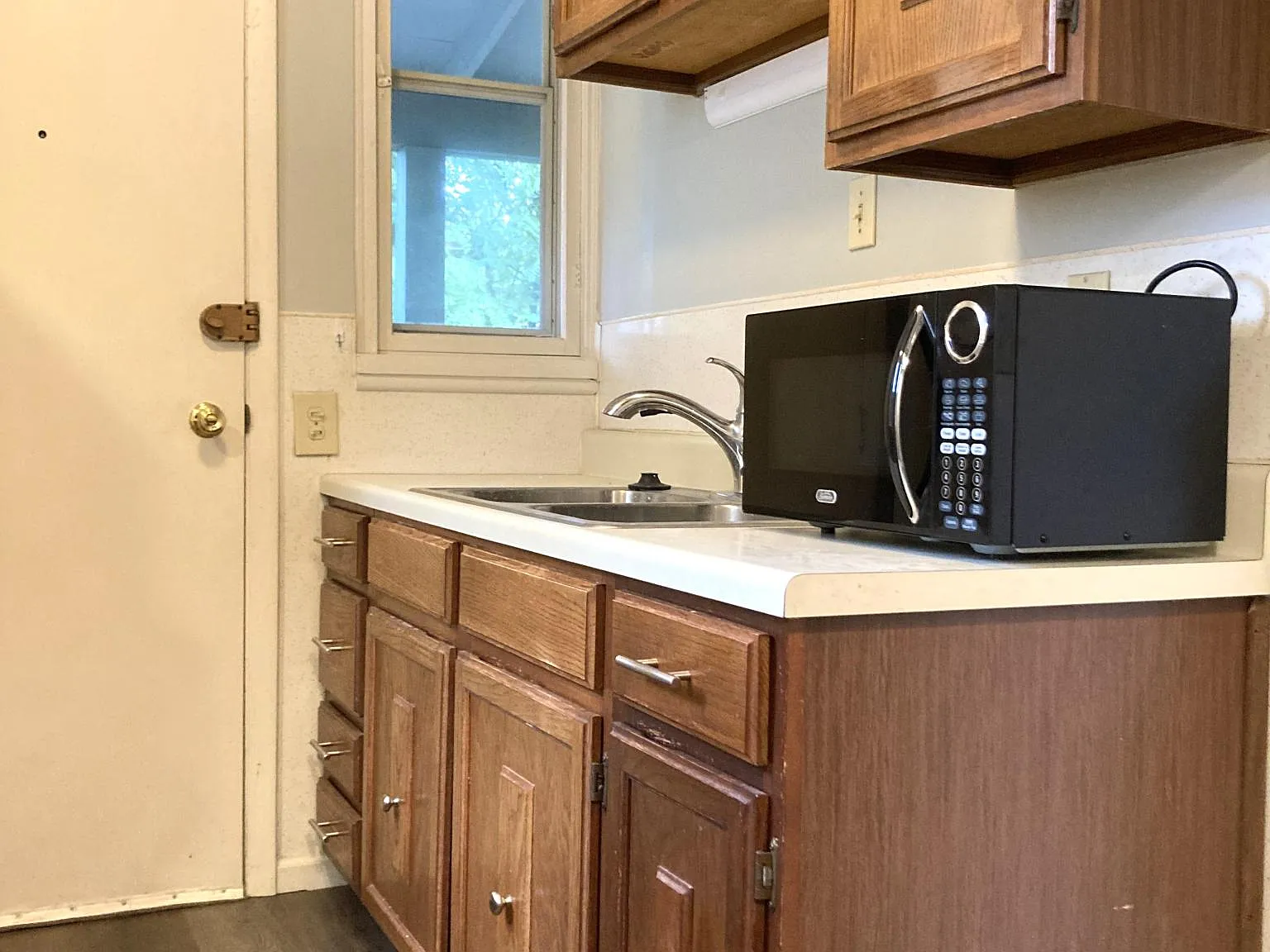 1 bed, 700 sqft, $1,200 — Photo 4