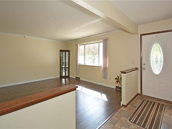 3rd image of 109 Dartmouth Cir