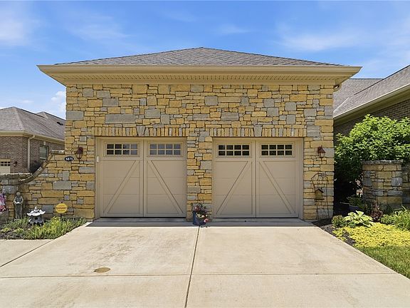 3rd image of 5875 Falling Brook Dr