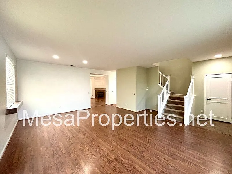 4 bed, 2.5 bath, 2632 sqft, $2,500 — Photo 4