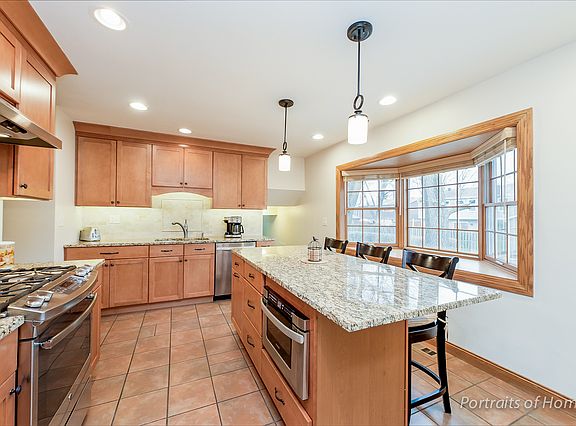 5th image of 1042 S Fairview Ave