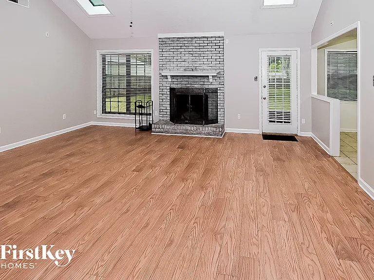 7066 Scepter Dr — Photo 3