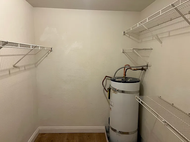 5138 S Jones Blvd #204 — Photo 7