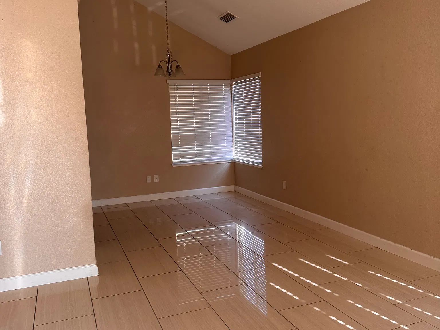 3 bed, 2.5 bath, 1512 sqft, $2,500 — Photo 4