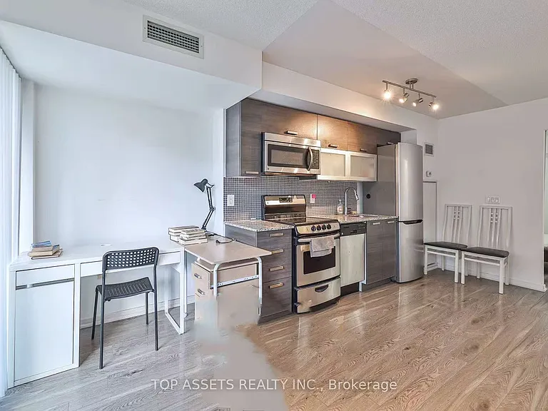 36 Lisgar St #518E — Photo 5