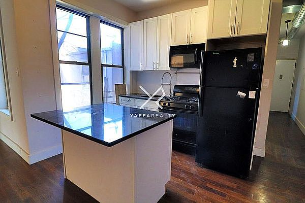 1st image of 698 Willoughby Ave #10