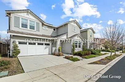 5 bed, 3.5 bath, 2982 sqft, $4,399 — Photo 2