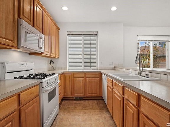 5th image of 3121 Lombard Ave APT C
