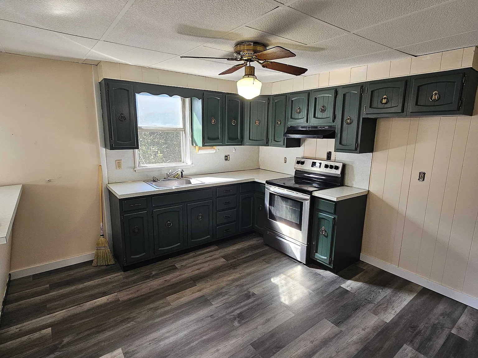 3 bed, 1100 sqft, $1,400 — Photo 2