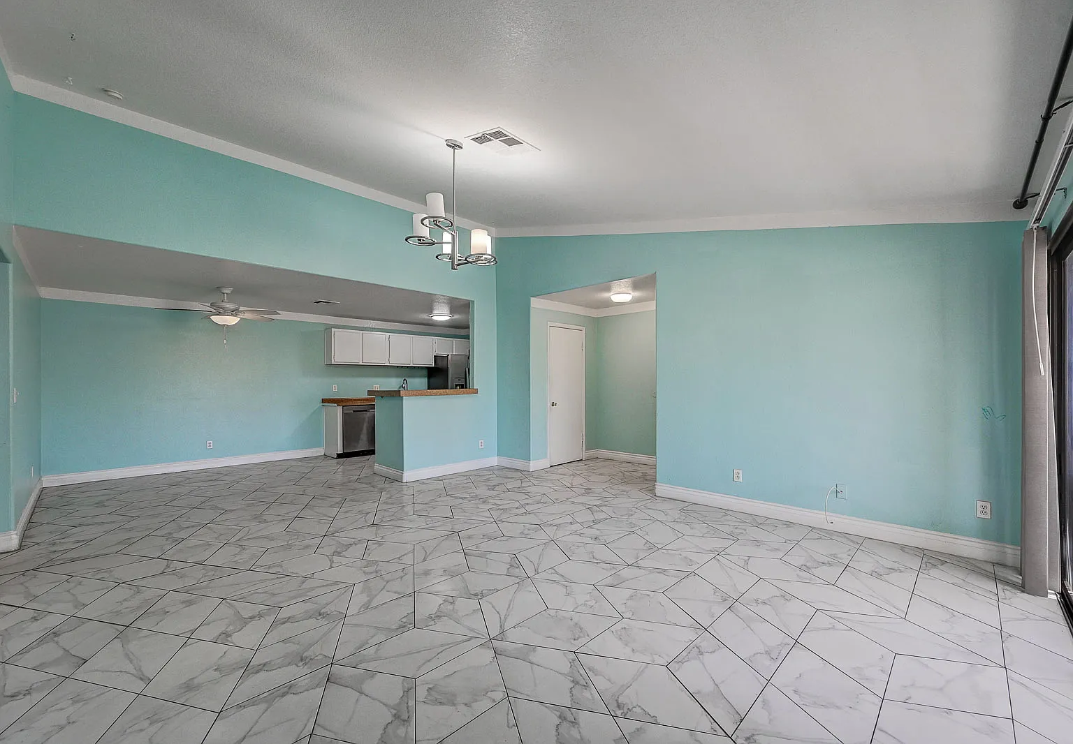 3 bed, 1257 sqft, $1,800 — Photo 1