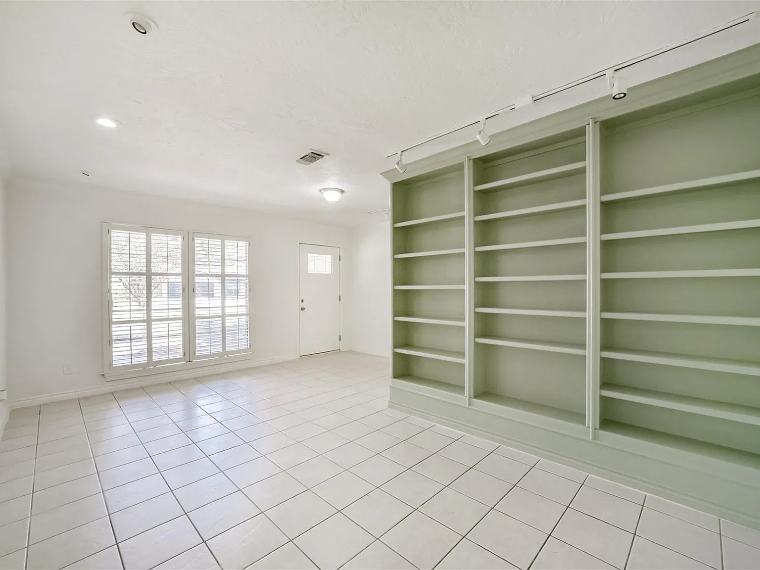 3 bed, 2.0 bath, 1920 sqft, $2,000 — Photo 4