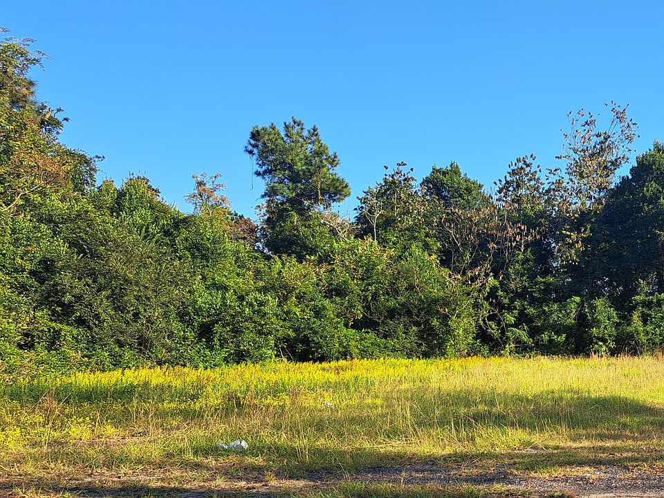 2nd image of 38-121 Hampton St