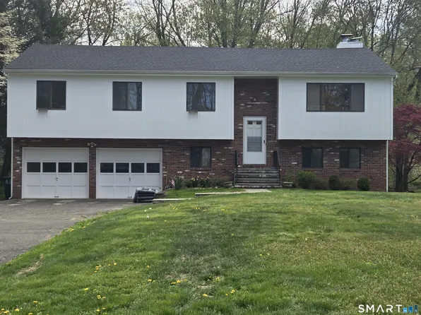 17 Loughran Ave, Stamford, CT 06902