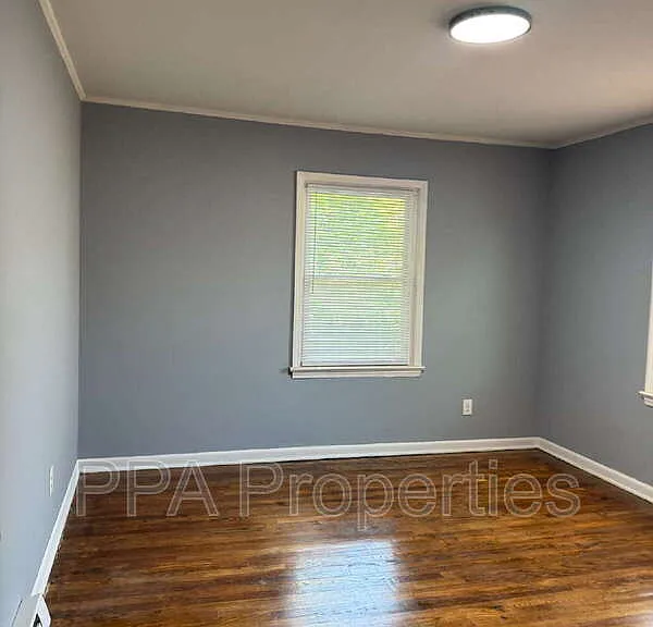 221 Willow Ave — Photo 6