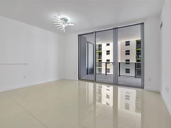 4th image of 488 NE 18th St Unit 3004