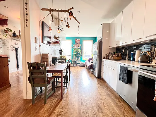 Rented by Pear NYC LLC | media 28