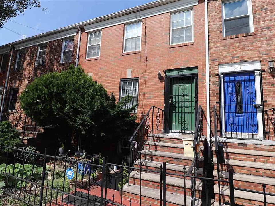 2nd image of 216 Christopher Columbus Dr #1