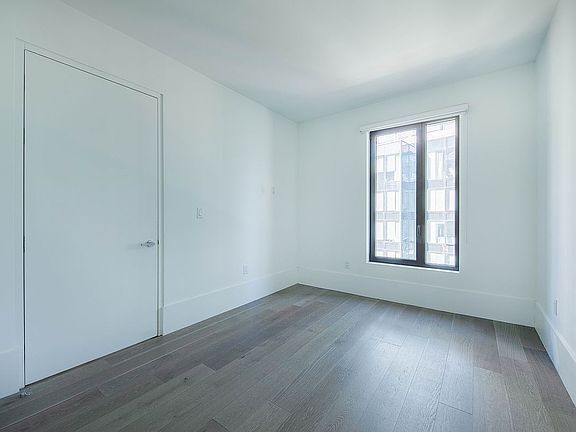 5th image of 429 Kent Ave #630
