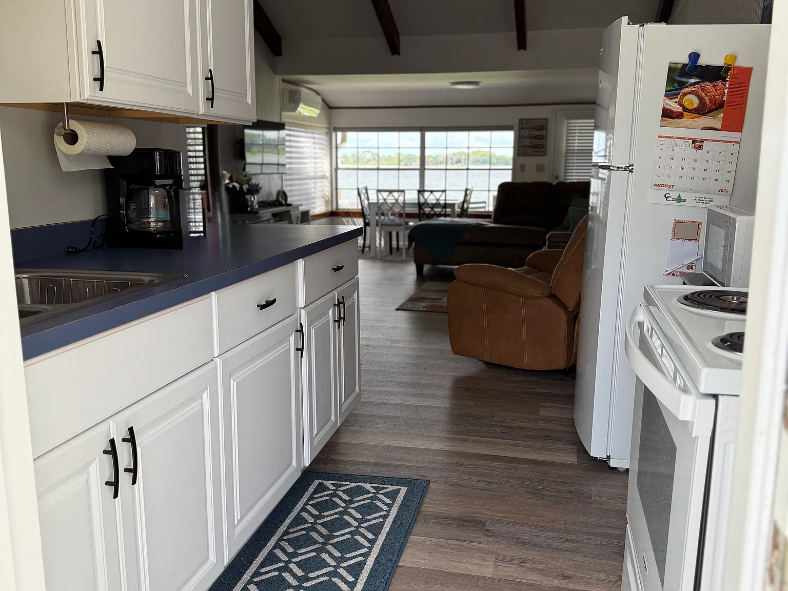 2 bed, 800 sqft, $2,000 — Photo 3