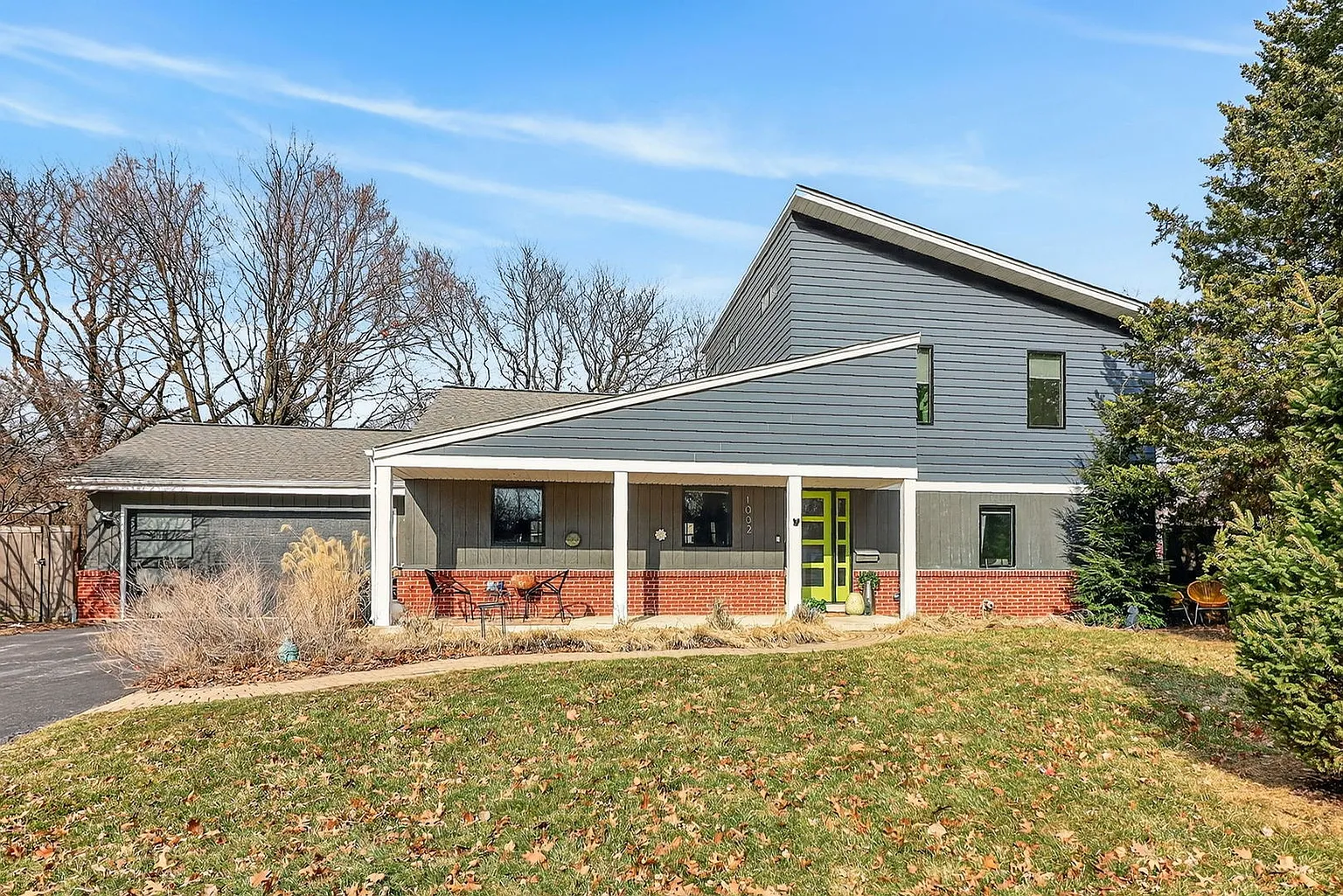 1002 Longmeadow Ln photo 1