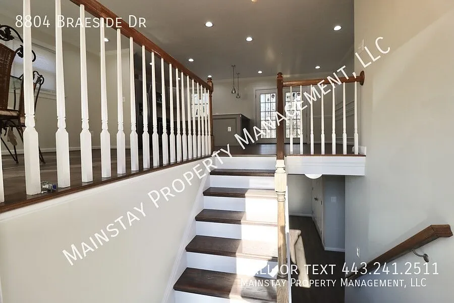 Immaculate Updated Split Level 4BR Home — Photo 2